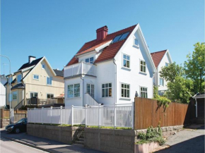 Four-Bedroom Apartment in Kungshamn in Kungshamn